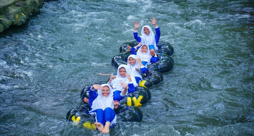 Mancakrida MTs Terpadu Ar Roihan Lawang di Sumber Maron, Belajar dalam Arus Kebersamaan