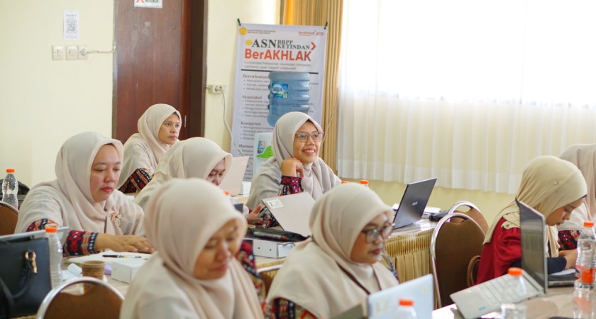 Tingkatkan Kompetensi Guru, MTs Terpadu Ar Roihan Gelar Workshop  Pemanfaatan Teknologi dalam Pembelajaran