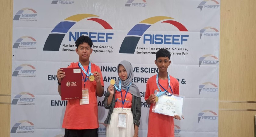 Tiga Siswa MTs Terpadu Ar Roihan Raih Gold Medal KTI Tingkat Nasional di Ajang NISEEF: Inovasi Media Pembelajaran Siswa Autis