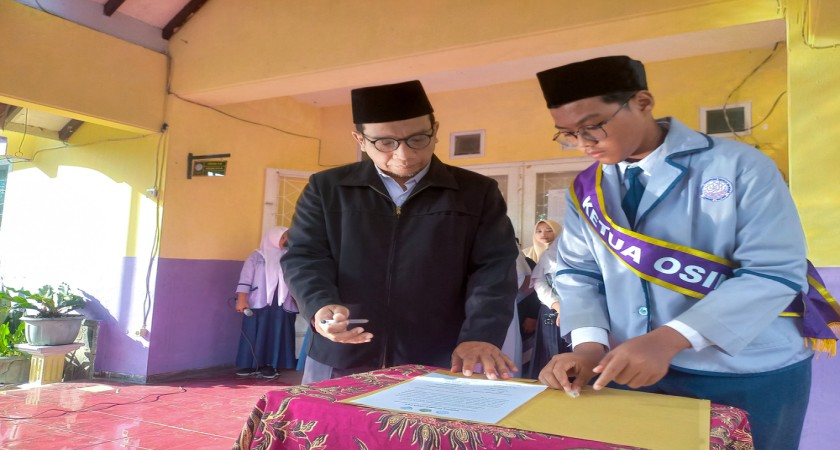 Pengurus OSIM MTs Terpadu Ar Roihan Periode 2026/2027 Resmi Dilantik,  Siap Jadi Teladan dan Penggerak Madrasah