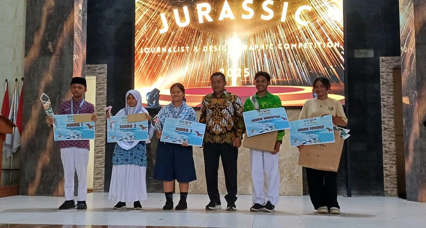 TIGA SISWA  MTS TERPADU AR ROIHAN LAWANG KEMBALI RAIH JUARA  DALAM  JOURNALIST AND DESAIGN COMPETITION (JURASSIC)  2025