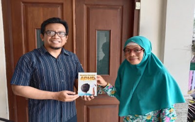 Wali Murid Master Ar-Roihan Terbitkan Buku Inspiratif Anak Spesial