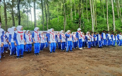 OUTBOND SERU MASTER AR-ROIHAN DI BUMI PERKEMAHAN BEDENGAN DAU