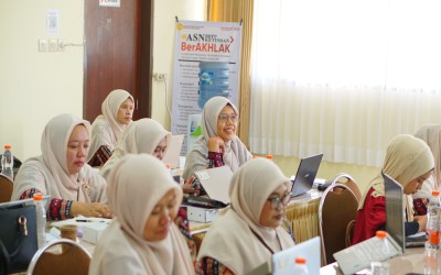 Tingkatkan Kompetensi Guru, MTs Terpadu Ar Roihan Gelar Workshop  Pemanfaatan Teknologi dalam Pembelajaran