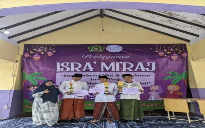 Perkuat Karakter Religius, MTs Terpadu Ar Roihan Lawang Peringati Isra Mikraj 1447 H  dengan Semangat 