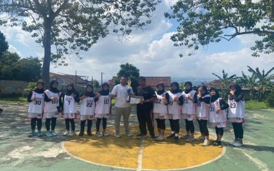 TIM BASKET PUTRI MTS TERPADU AR ROIHAN LAWANG RAIH JUARA 2 DALAM TURNAMEN BOLA BASKET TROFEO CUP  KECAMATAN LAWANG