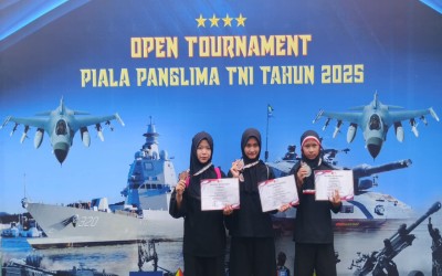 Tiga Siswi MTs Terpadu Ar Roihan Lawang Kembali Raih Prestasi Nasional  di Kejuaraan Pencak Silat Piala Panglima TNI 2025