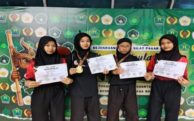 Dua Siswi MTs Terpadu Ar Roihan Kembali Raih Juara  Pencak Silat Tingkat Nasional Bintang Trisula Cup 2025