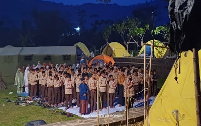 LATIH DISIPLIN DAN KEKOMPAKAN: MTS TERPADU AR-ROIHAN GELAR  PERSAMI DI GROUND CAMPING BESS RESORT MALANG